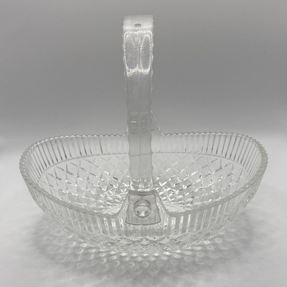 Other - Elegant Clear Glass Basket